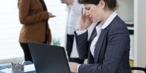 Mengenal Perbedaan Sakit Kepala Akibat Stroke dan Migrain